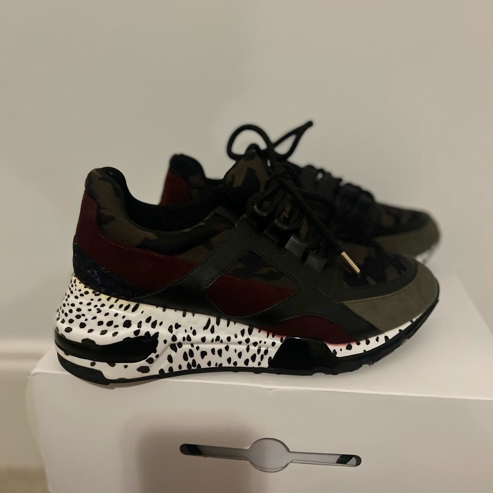 Steve Madden Sneakers